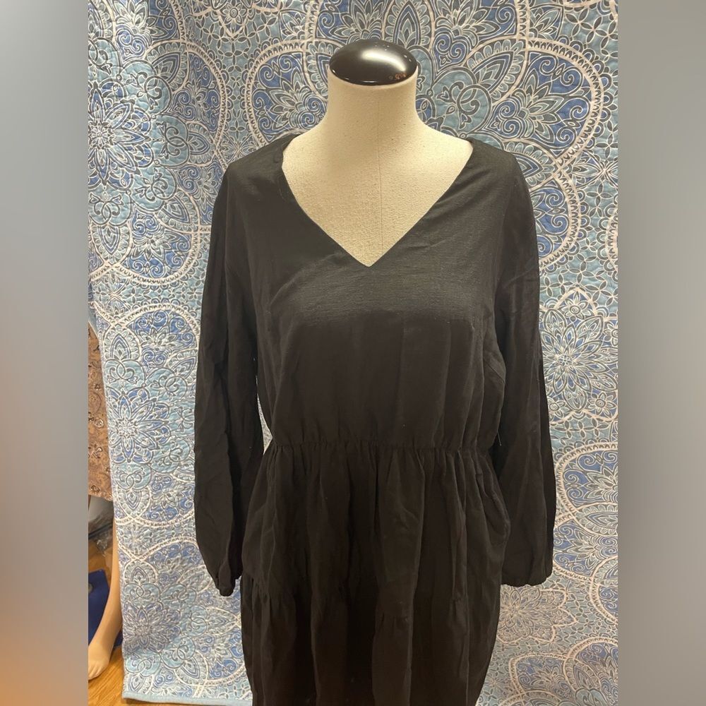Black V-Neck long sleeve black dress - Picture 4 of 7